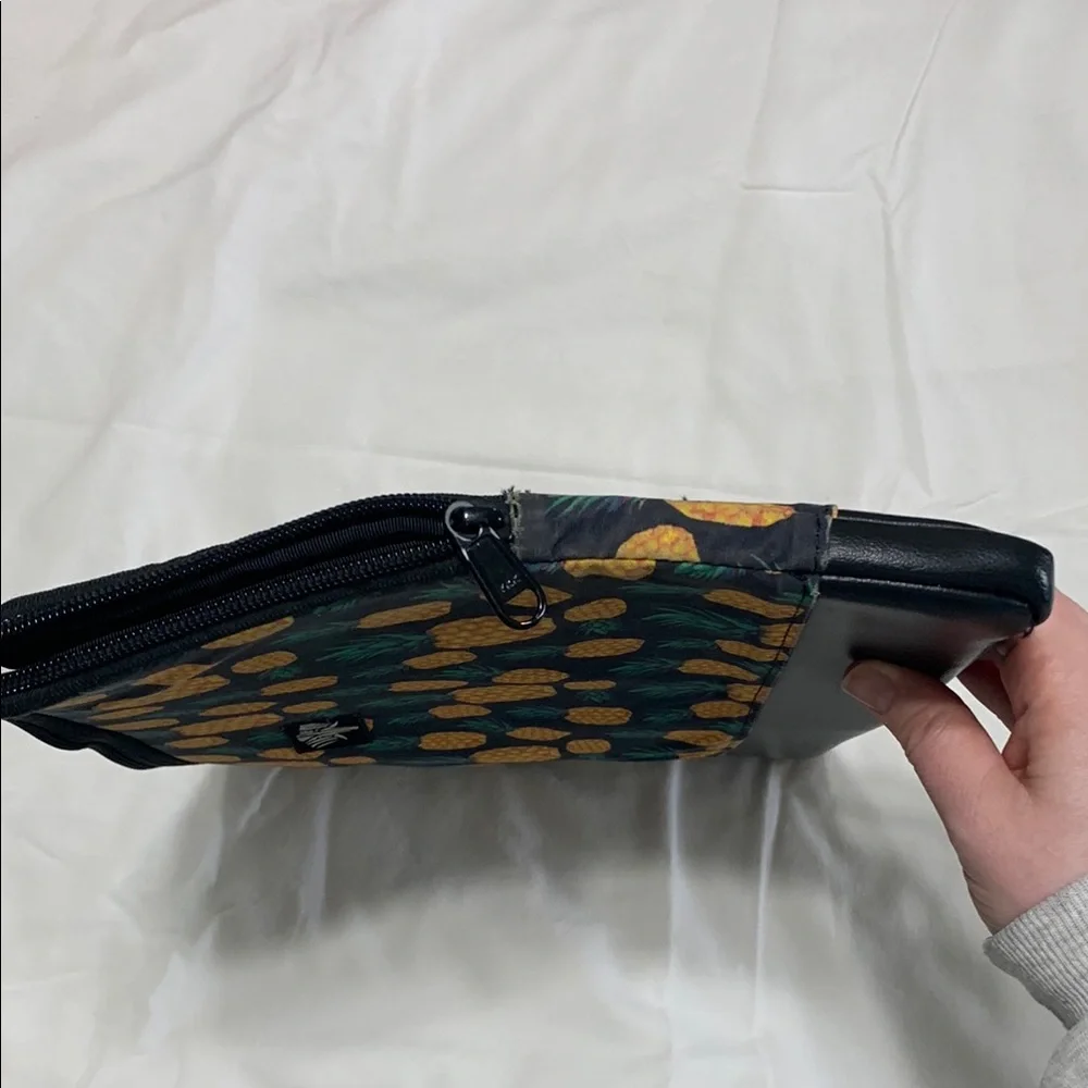 Pineapple Print Black Laptop Sleeve